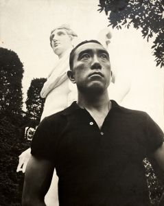 三島邸アポロ像前／(Boarded Photo of Yukio Mishima at the Mishima's House /)のサムネール