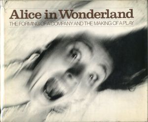 Alice in Wonderland: The forming of a company and the making of a play／写真：リチャード・アヴェドン／(Alice in Wonderland: The forming of a company and the making of a play / Photo: Richard Avedon)のサムネール