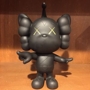 KAWS JPP (Black)／カウズ／(KAWS JPP (Black) / KAWS)のサムネール