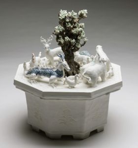 樹下動物図植木鉢　A／村田言恵／(Flower pot of animals under a tree A / Kotoe Murata)のサムネール