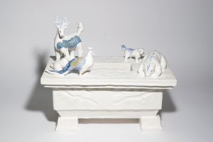 樹下動物図植木鉢 C／村田言恵／(Flower pot of animals under a tree  C / Kotoe Murata)のサムネール