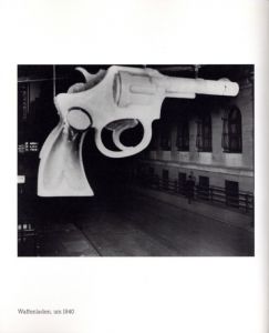 「WEEGEE TATER UND OPFER / Photo: Weegee　Edit: John Coplans」画像1