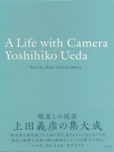 A Life with Camera／写真：上田義彦　文：ハンス・ウルリッヒ・オブリスト　編：上田義彦、菅付雅信、中島英樹／(A Life with Camera / Photo: Yoshihiko Ueda　Text: Hans Ulrich Obrist　Edit: Yoshihiko Ueda, Masanobu Sugatsuke, Hideki Nakajima)のサムネール