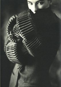 「IN AND OUT OF MODE / 写真：高木由利子　序文：小池一子」画像2