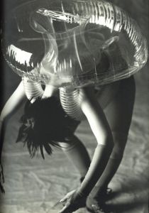 「IN AND OUT OF MODE / 写真：高木由利子　序文：小池一子」画像4
