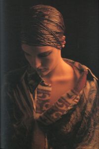 「IN AND OUT OF MODE / 写真：高木由利子　序文：小池一子」画像6