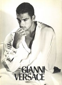 GIANNI VERSACE: COLLEZIONE UOMO PRIMAVERA ESTATE 1994／写真：ブルース・ウェーバー　監修：ドナテラ・ヴェルサーチ／(GIANNI VERSACE: COLLEZIONE UOMO PRIMAVERA ESTATE 1994 / Photo: Bruce Weber Supervision: Donatella Versace)のサムネール
