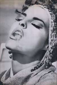 SNAPS／写真：エレン・フォン・アンワース／(SNAPS / Photo: Ellen Van Unwerth)のサムネール