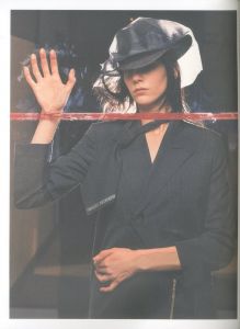 「YOHJI YAMAMOTO Spring Summer 1999 / 写真：イネス・ヴァン・ラムスウィールド、ヴィノード・マタディン」画像2