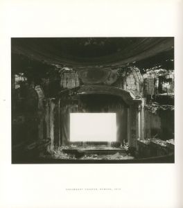 「HIROSHI SUGIMOTO: THEATERS / Author: Hiroshi Sugimoto　Design: Takaaki Matsumoto」画像5